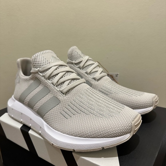 NIB Women Adidas Swift Run 1.0 Running Shoes Grey/ Silver Metal ID0108 - Picture 3 of 7